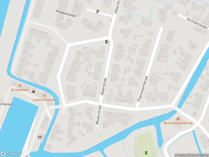 Ambulance met gepaste spoed naar de Akkerstraat in Marken