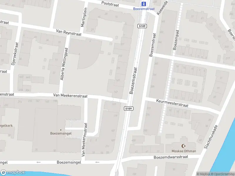 Ambulance met grote spoed naar de Boezemstraat in Rotterdam