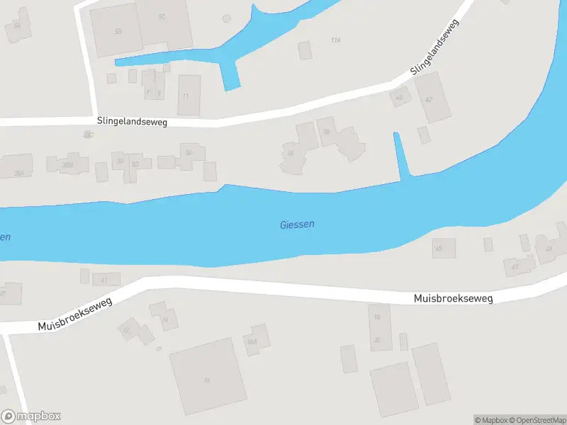 Ambulance met grote spoed naar de Muisbroekseweg in Giessenburg