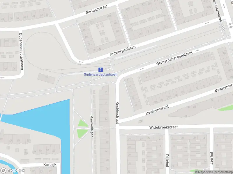 Brandweer met grote spoed naar de Knokkestraat in Amsterdam