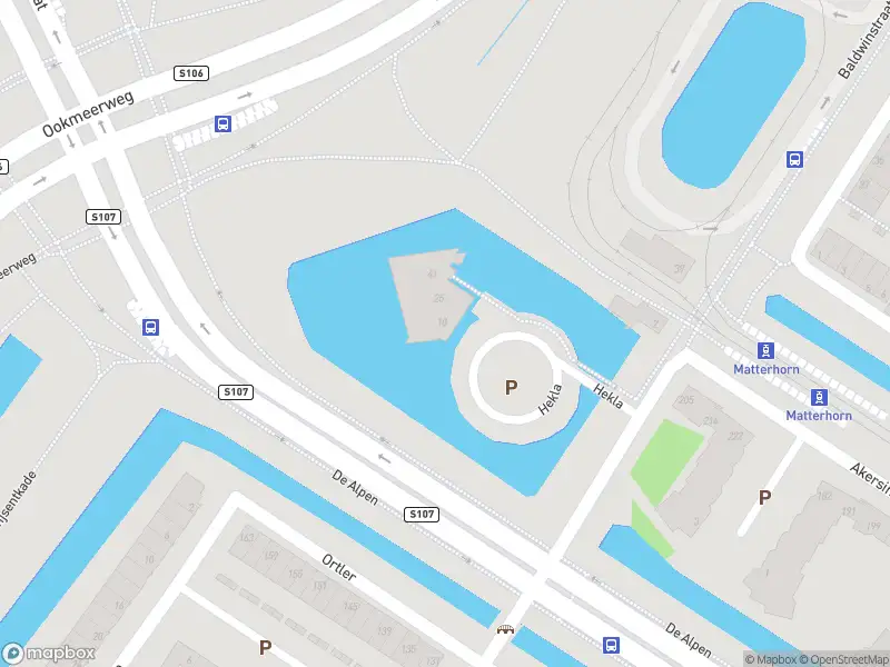 Ambulance met grote spoed naar de Hekla in Amsterdam
