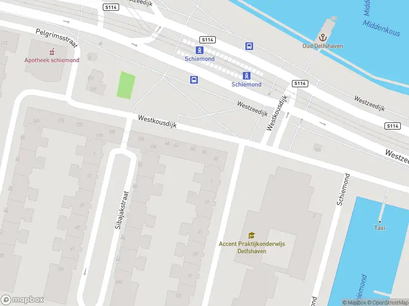 Ambulance met grote spoed naar de Westkousdijk in Rotterdam