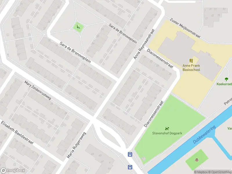 Ambulance met gepaste spoed naar de Anna Reynvaanstraat in Leiden