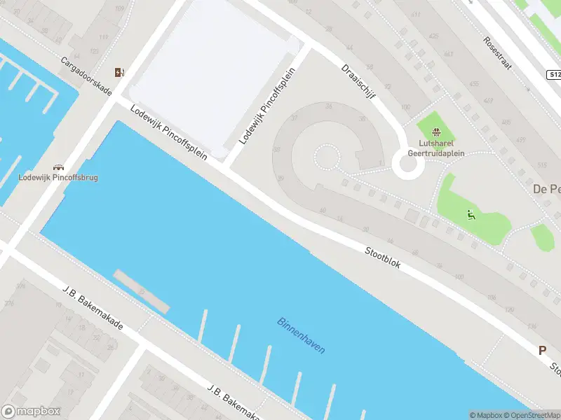 Ambulance met grote spoed naar de Rosestraat in Rotterdam