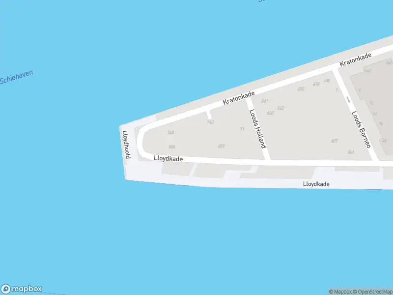 Ambulance met grote spoed naar de Lloydkade in Rotterdam