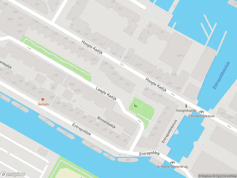 Ambulance met grote spoed naar de Hoogte Kadijk in Amsterdam