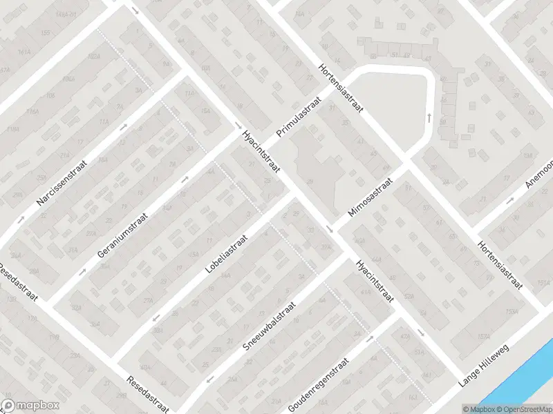 Ambulance met gepaste spoed naar de Lobeliastraat in Rotterdam