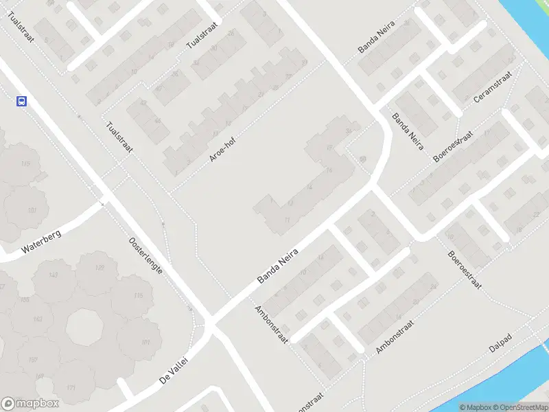 Ambulance met grote spoed naar de Banda-hof in Capelle aan den IJssel