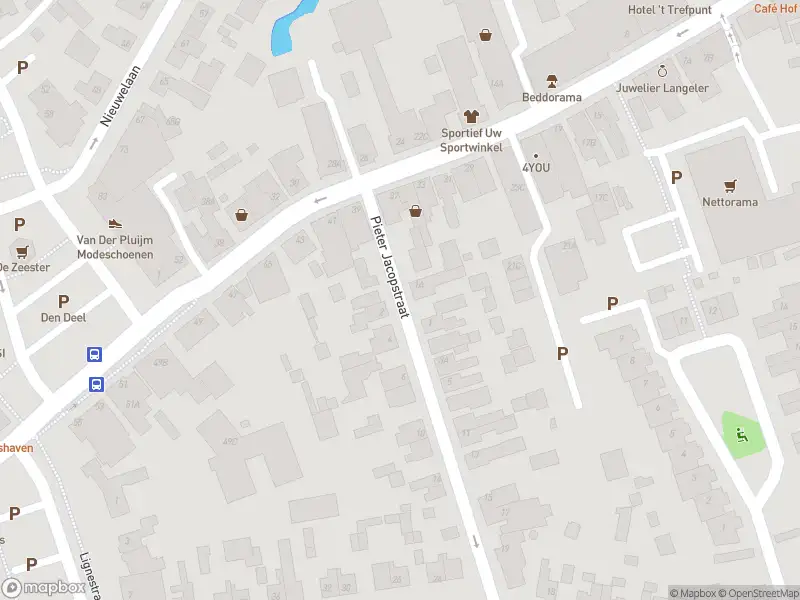 Ambulance met grote spoed naar de Pieter Jacopstraat in Made vanwege gebouwbrand