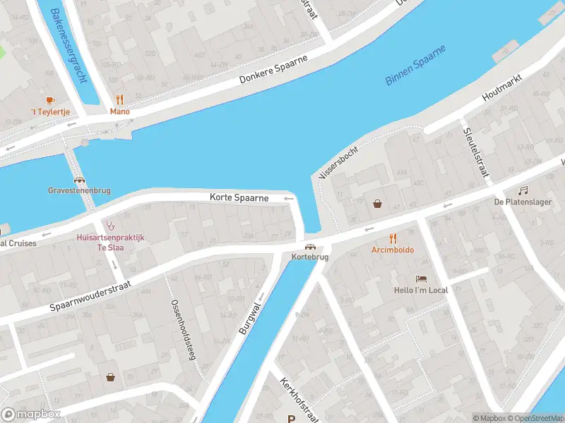 Ambulance met grote spoed naar de Korte Spaarne in Haarlem