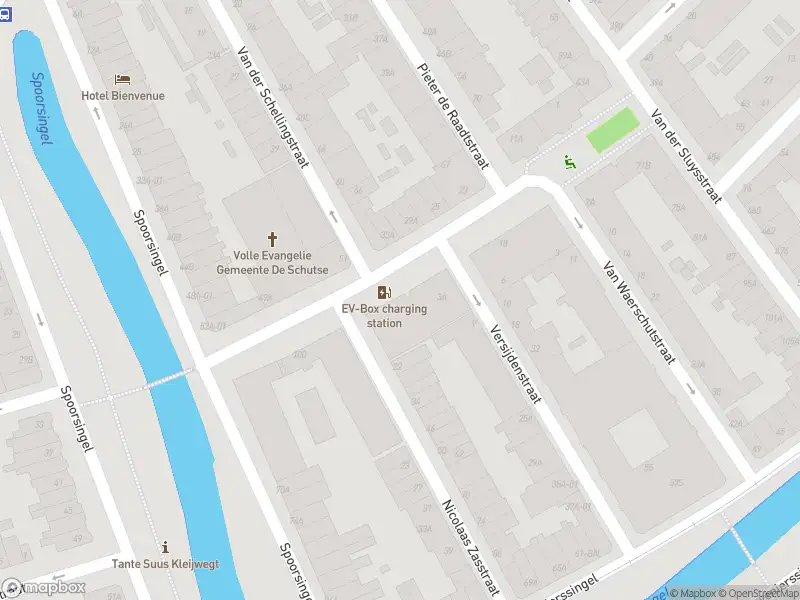Brandweer met gepaste spoed naar de Van der Sluysstraat in Rotterdam vanwege stormschade