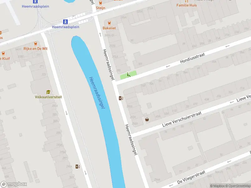 Ambulance met grote spoed naar de Heemraadssingel in Rotterdam