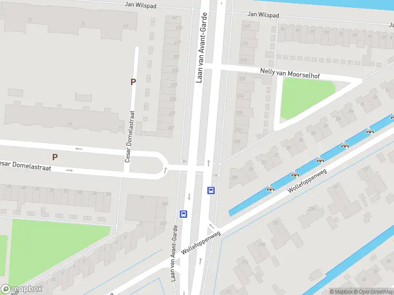 Ambulance met grote spoed naar de Laan van Avant-Garde in Rotterdam