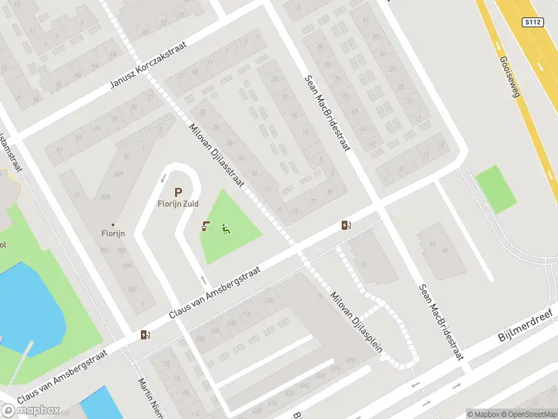 Ambulance met gepaste spoed naar de Milovan Djilasstraat in Amsterdam