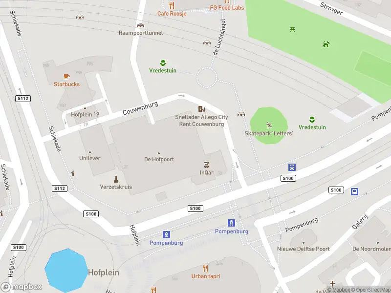 Ambulance met grote spoed naar de Couwenburg in Rotterdam