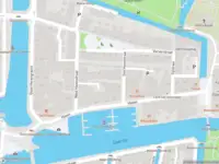 Ambulance met gepaste spoed naar de Dwars Havenstraat in Leiden