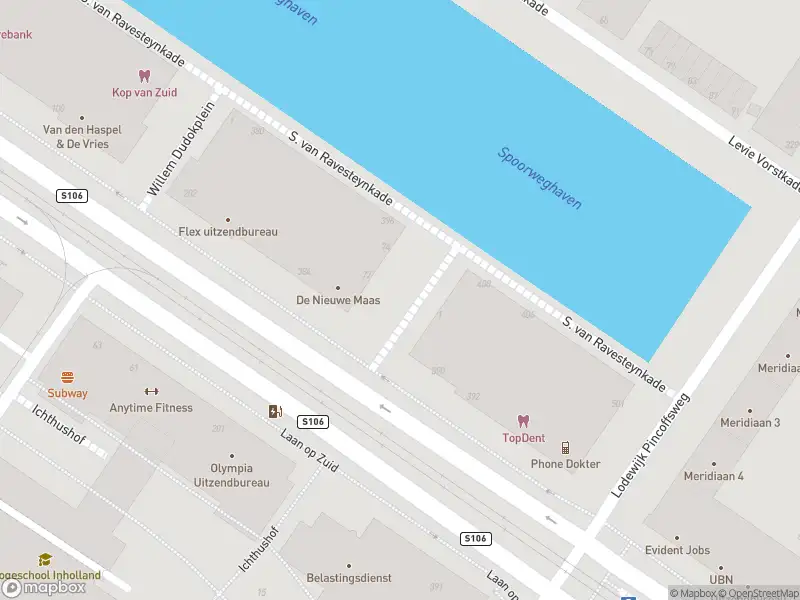 Ambulance met gepaste spoed naar de Willem Molenbroekplein in Rotterdam