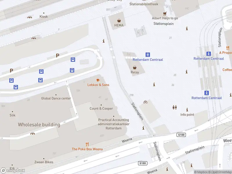 Ambulance met gepaste spoed naar de Stationsplein in Rotterdam