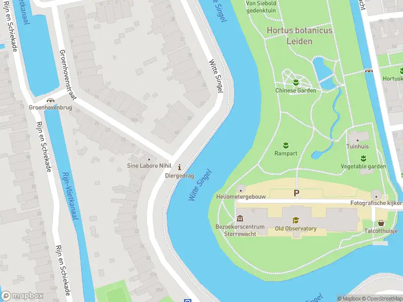 Ambulance met gepaste spoed naar de Hugo de Grootstraat in Leiden
