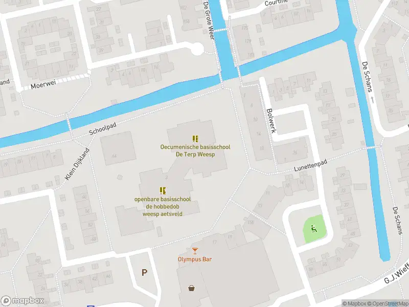 Ambulance met grote spoed naar de Mr.C.Kooimancentrum in Weesp