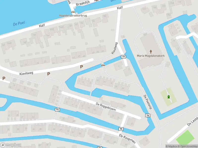 Ambulance met grote spoed naar de De Poelsnip in Zaandam