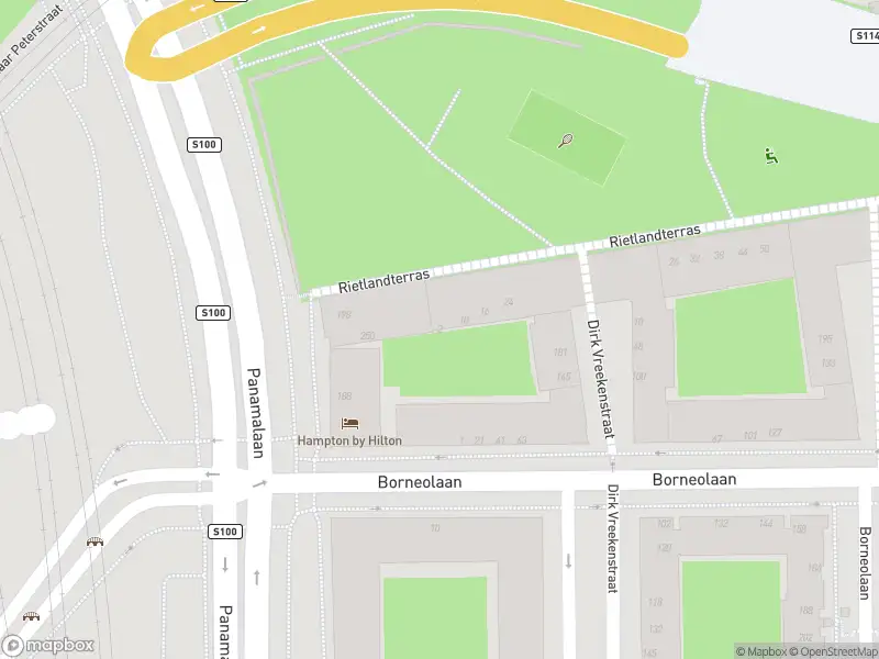 Ambulance met grote spoed naar de Rietlandterras in Amsterdam