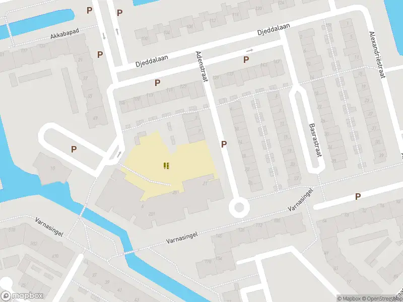 Ambulance met grote spoed naar de Adenstraat in Rotterdam