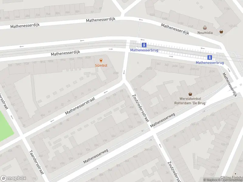 Ambulance met grote spoed naar de Mathenesserstraat in Rotterdam