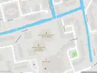 Ambulance met grote spoed naar de Mr.C.Kooimancentrum in Weesp