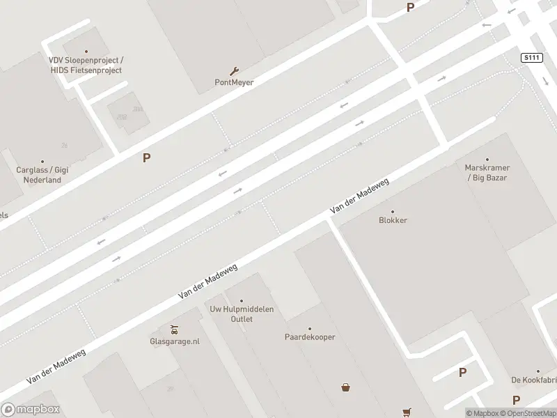 Ambulance met gepaste spoed naar de Van der Madeweg in Amsterdam-Duivendrecht