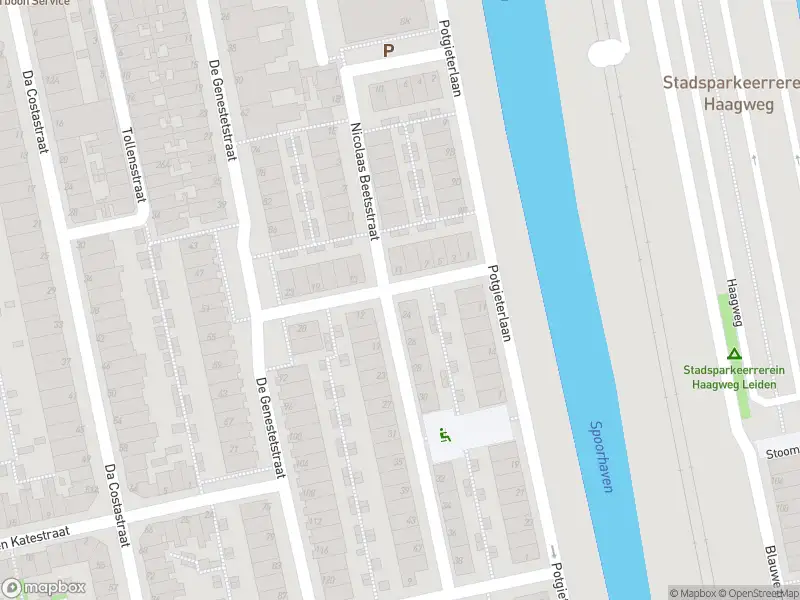 Ambulance met gepaste spoed naar de Van Lennepstraat in Leiden
