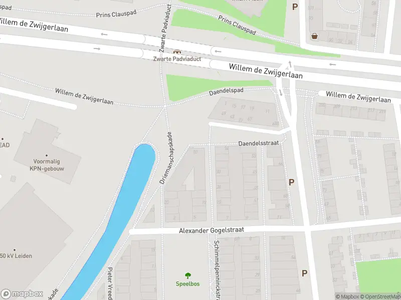 Ambulance met gepaste spoed naar de Daendelsstraat in Leiden