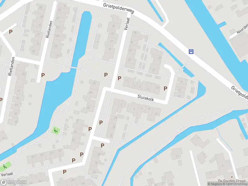 Ambulance met gepaste spoed naar de Sluiskolk in Leimuiden