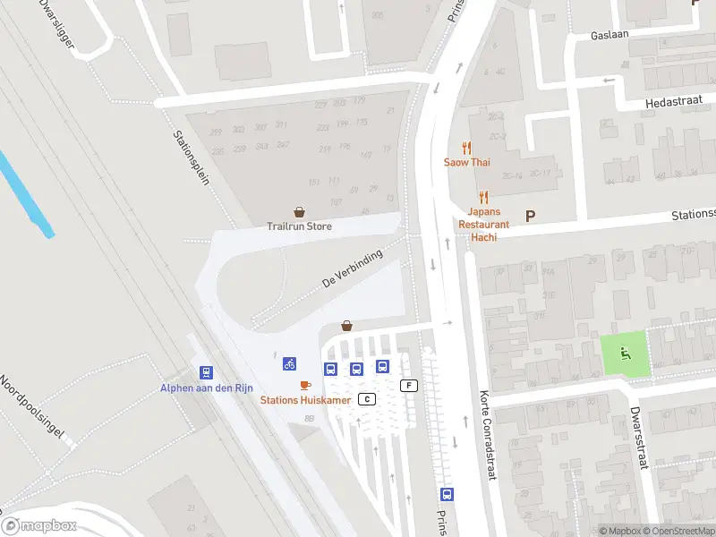 Ambulance met grote spoed naar de Stationsplein in Alphen aan den Rijn