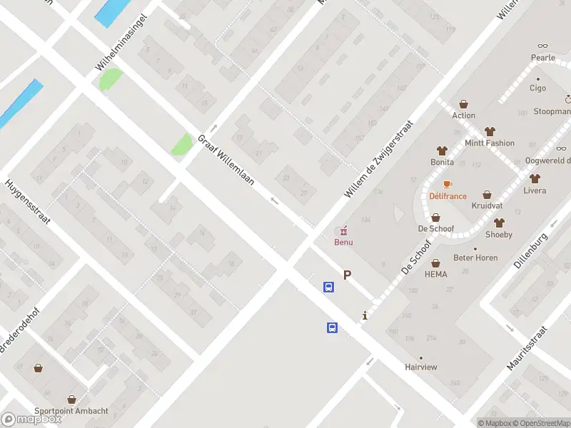 Ambulance met grote spoed naar de Winkelcentrum De Schoof in Hendrik-Ido-Ambacht