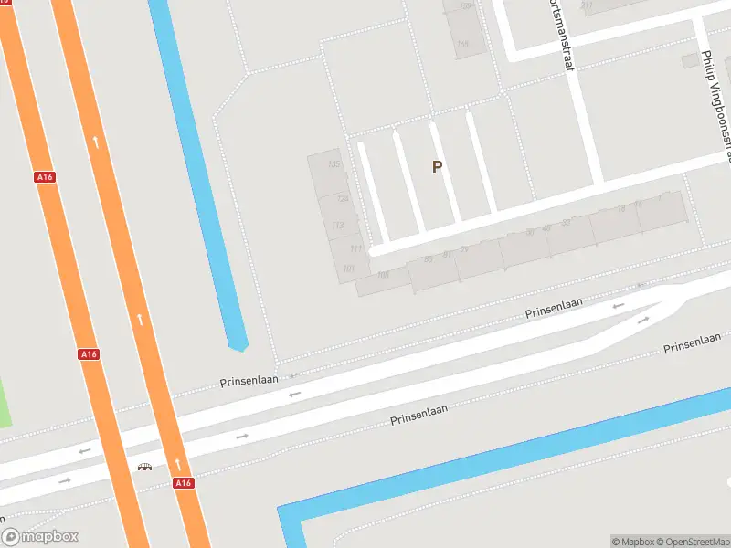 Ambulance met grote spoed naar de Edmond Hellenraadstraat in Rotterdam