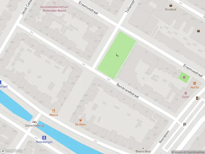 Ambulance met gepaste spoed naar de Rembrandtstraat in Rotterdam