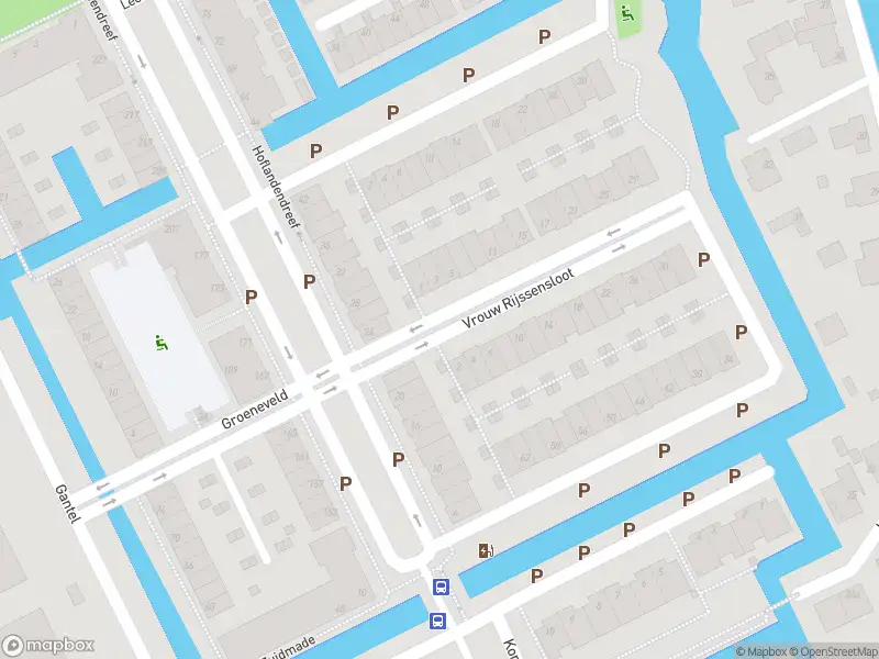 Ambulance met grote spoed naar de Vrouw Rijssensloot in Delft