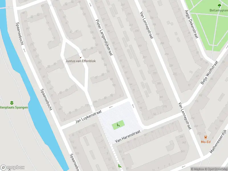 Ambulance met grote spoed naar de Justus van Effenstraat in Rotterdam