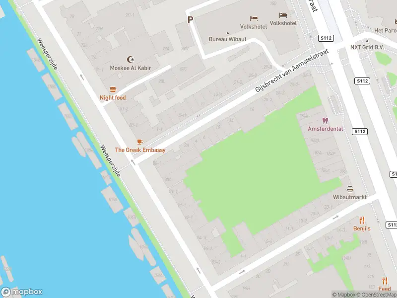 Ambulance met grote spoed naar de Oetgensstraat in Amsterdam