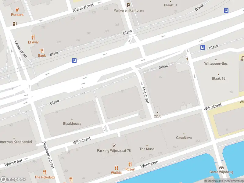 Ambulance met grote spoed naar de Molstraat in Rotterdam