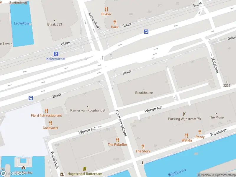 Ambulance met grote spoed naar de André van der Louwbrug in Rotterdam