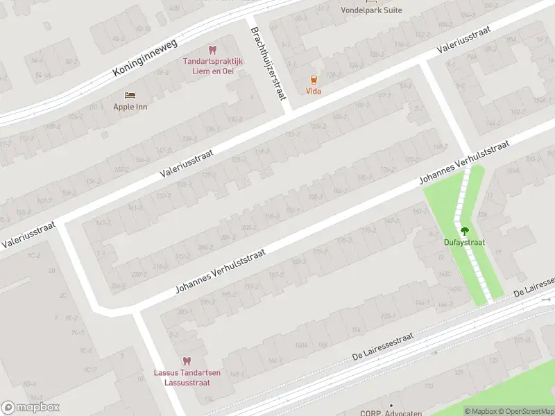 Ambulance met grote spoed naar de Dufaystraat in Amsterdam