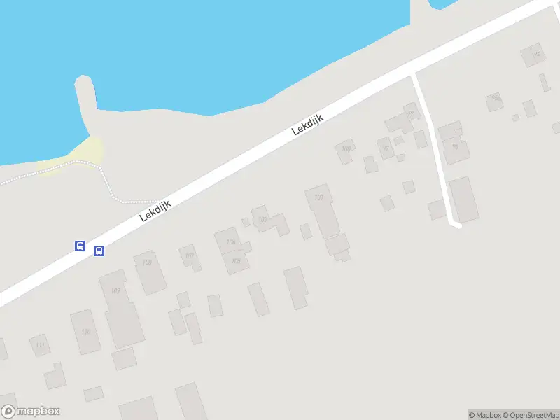Ambulance met grote spoed naar de Lekdijk in Langerak