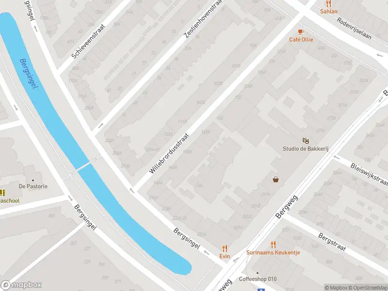 Ambulance met gepaste spoed naar de Willebrordusstraat in Rotterdam