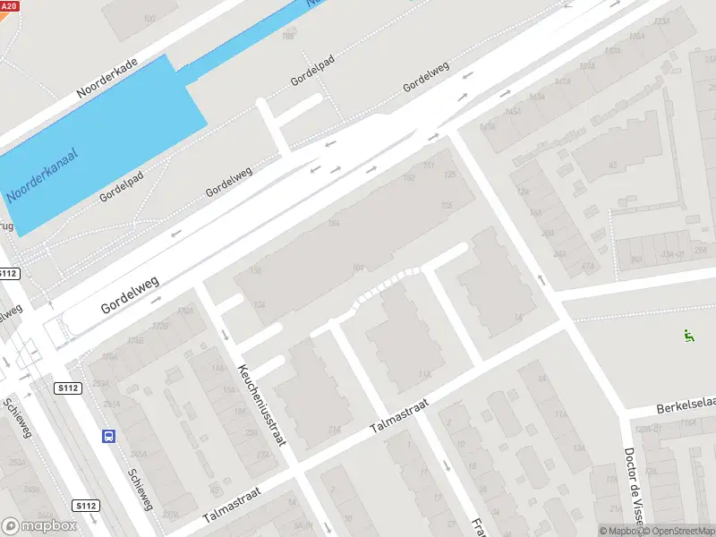 Brandweer met gepaste spoed naar de Anna van Westrienenstraat in Rotterdam vanwege een liftopsluiting