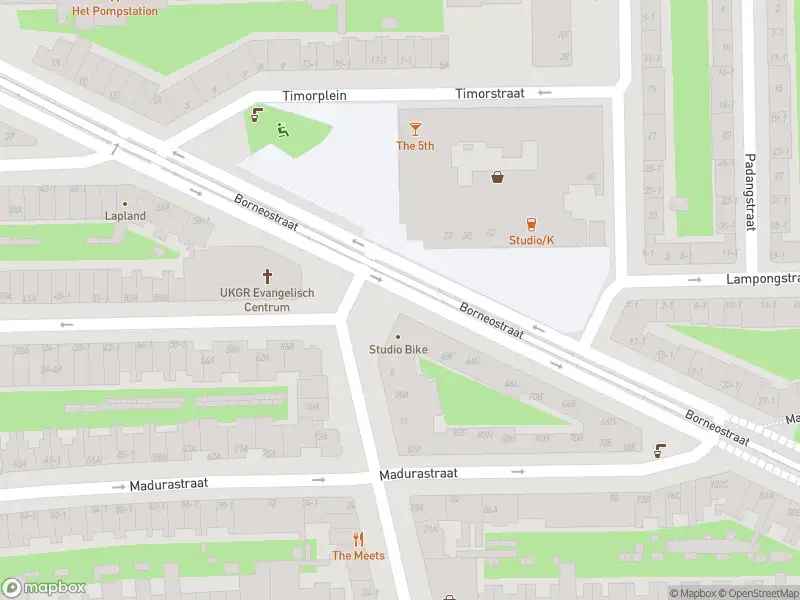 Ambulance met gepaste spoed naar de Timorplein in Amsterdam