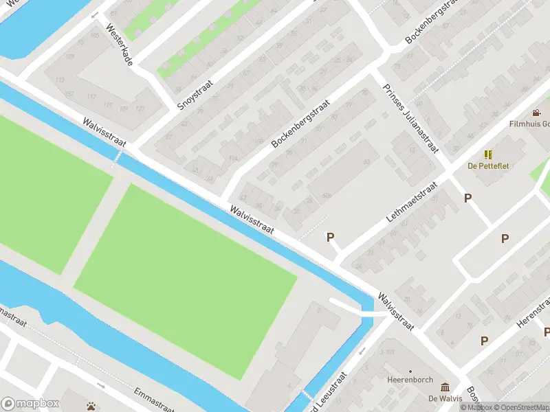 Ambulance met grote spoed naar de Bernhardhof in Gouda