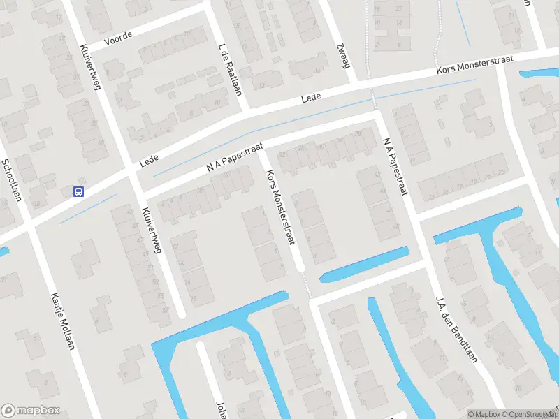 Ambulance met gepaste spoed naar de Kors Monsterstraat in Hekelingen