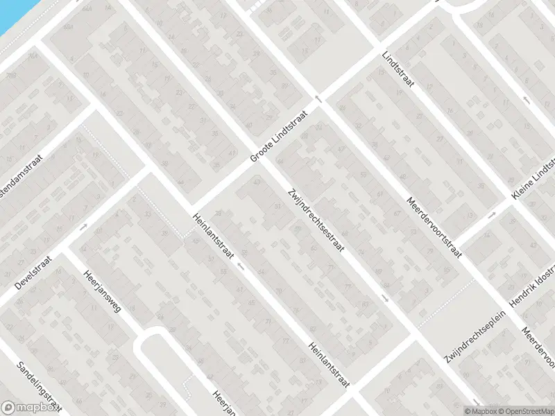 Ambulance met grote spoed naar de Zwijndrechtsestraat in Rotterdam